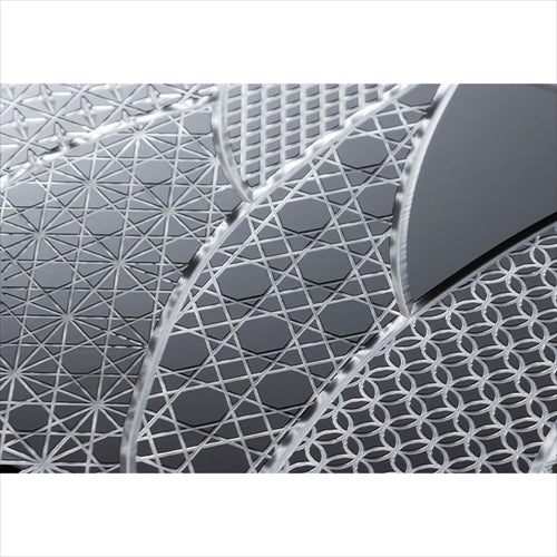 【Web限定】Air Jacket "kiriko" for iPhone 16 千代柄(扇)(ピアノブラック)