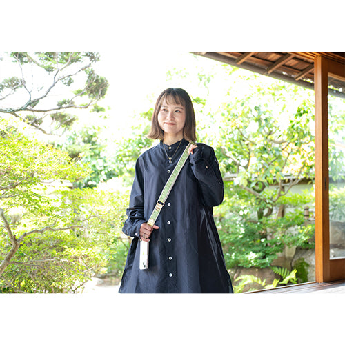 【WEB限定】P.S.SHOULDER STRAP【西陣織】 ぶどう唐草(鶸色)(縁ベージュ)